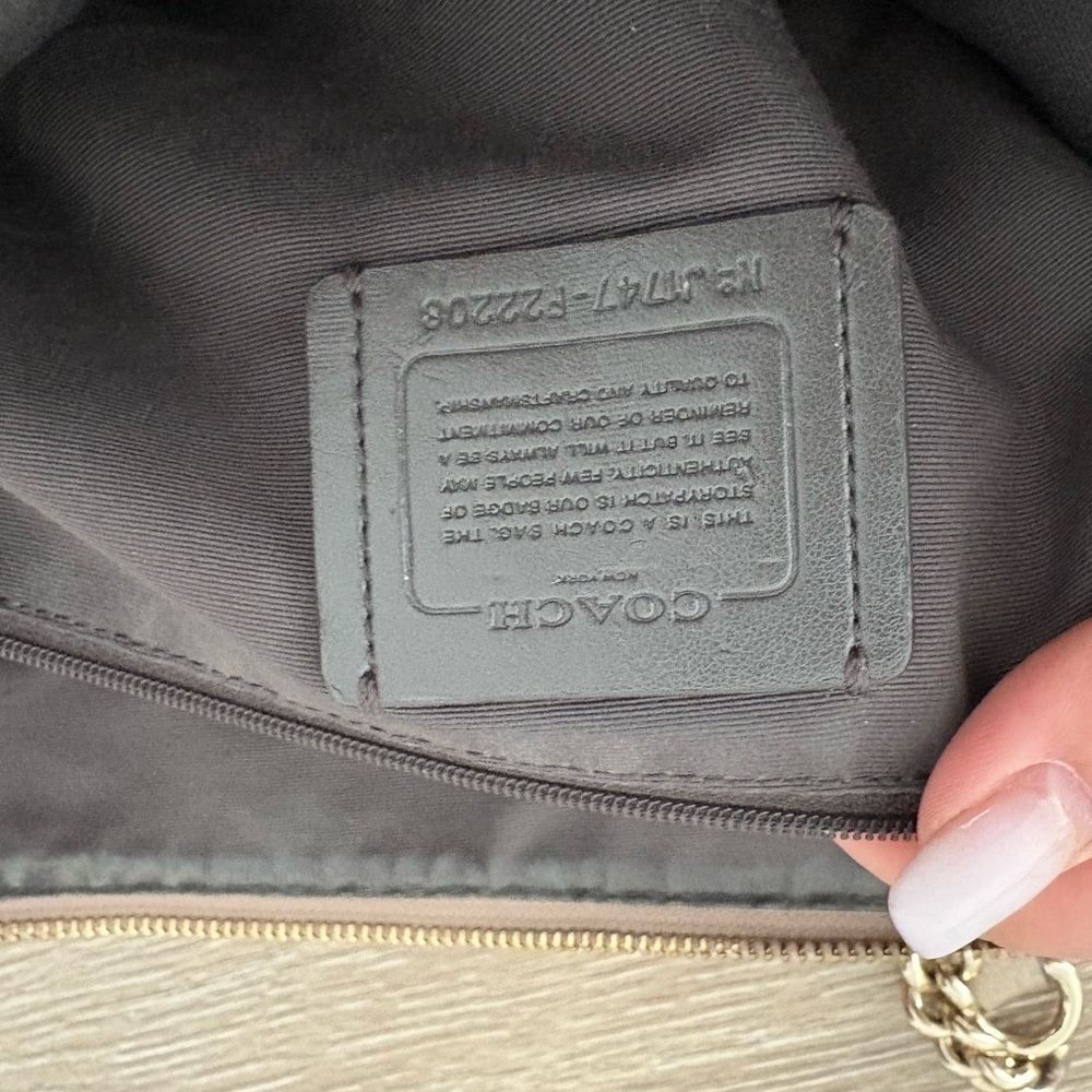 Coach Beige Leather Shoulder Bag with Gold Chain - Picture 7 of 11